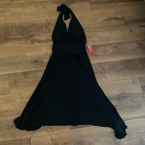 Halter dress, adjustable straps around the neck.